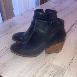 Genuine WOMENS  Chandra Kork-Ease Black Leather Ankle Booties stacked block heel